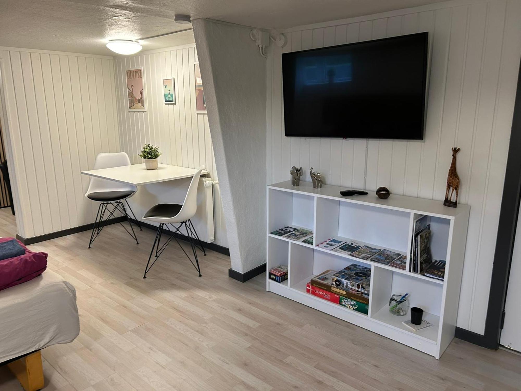 H. C. Lumbyes Vej - kælderlejlighed Odense Eksteriør billede